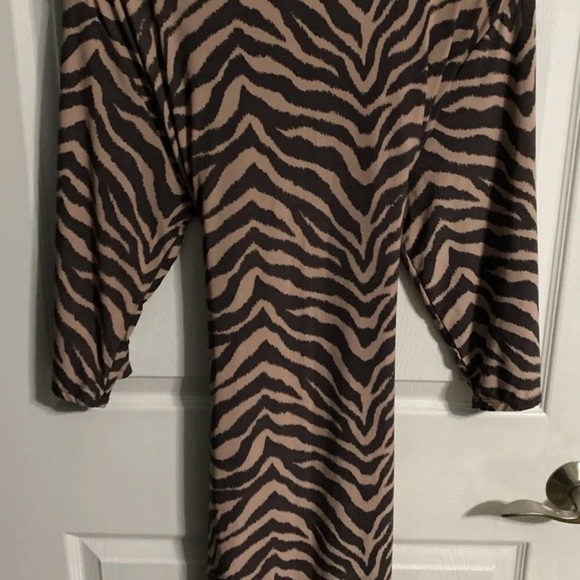 Marilyn Monroe Zebra Patterned Robe - Picture 3 of 3